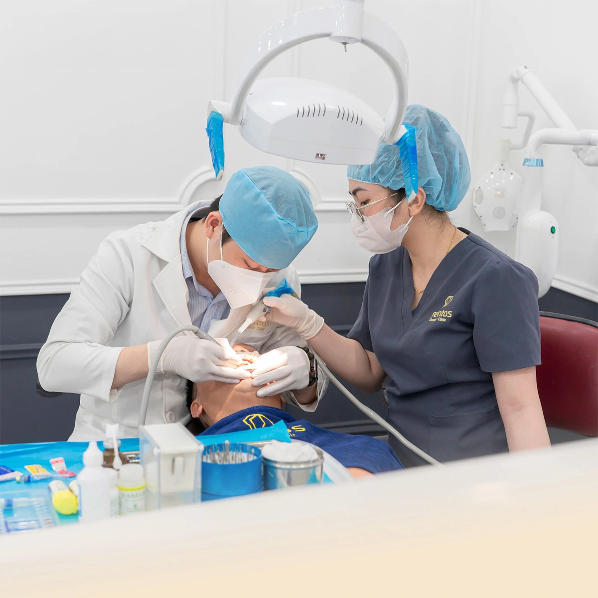 Việc bọc sứ nguyên hàm đòi hỏi một địa chỉ nha khoa có đủ năng lực về mọi mặt